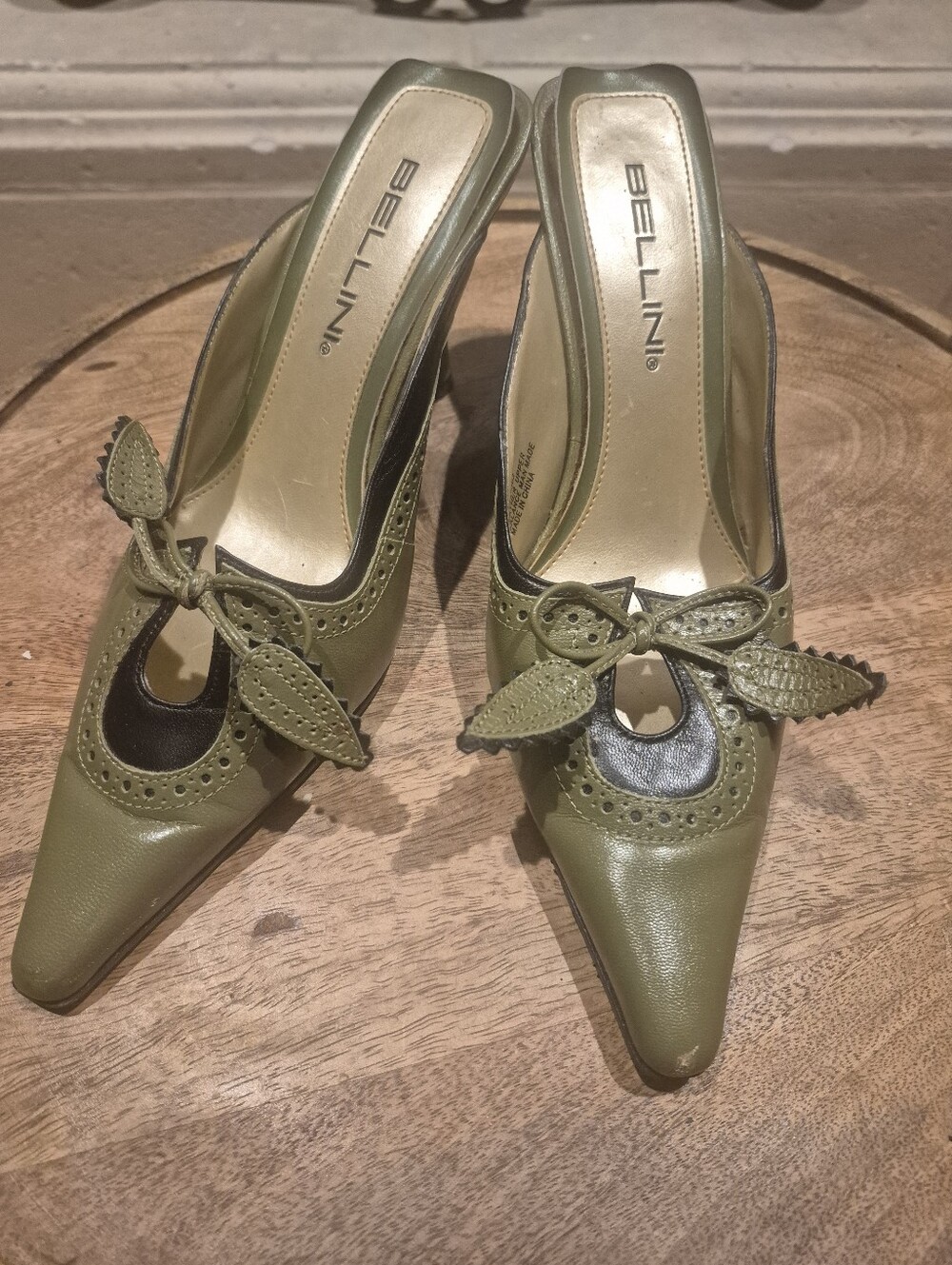 Vintage Designer Olive green leather heels